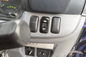 サムネイル: 平成２４年　キャンター　１．８トン　ＷキャブＰ／Ｇ　４ＷＤ！！　
