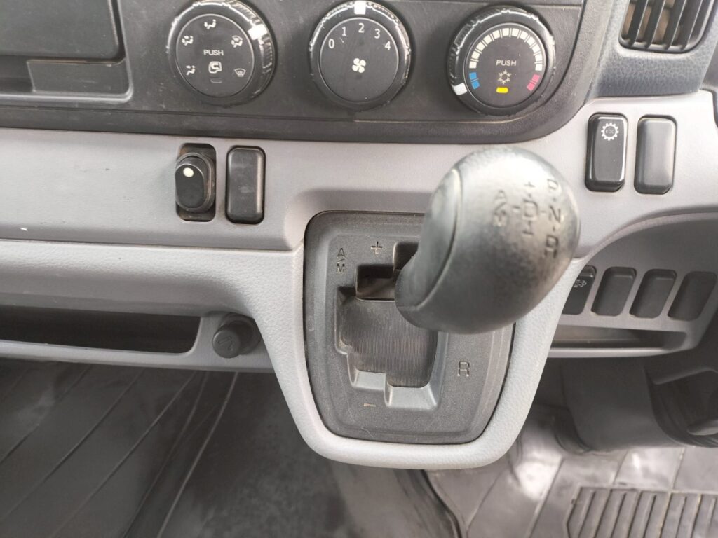 平成２４年　キャンター　１．８トン　ＷキャブＰ／Ｇ　４ＷＤ！！　