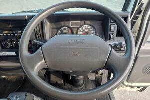 サムネイル: 平成26年　いすゞ　エルフ　1.5トンアルミバン　4WD（車検令和7年11月）