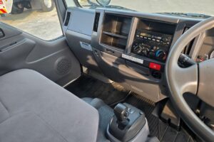 サムネイル: 平成26年　いすゞ　エルフ　1.5トンアルミバン　4WD（車検令和7年11月）