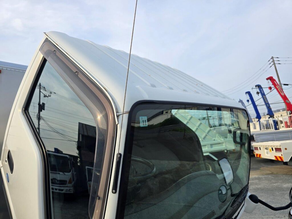 平成26年　いすゞ　エルフ　1.5トンアルミバン　4WD（車検令和7年11月）