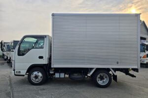 サムネイル: 平成26年　いすゞ　エルフ　1.5トンアルミバン　4WD（車検令和7年11月）