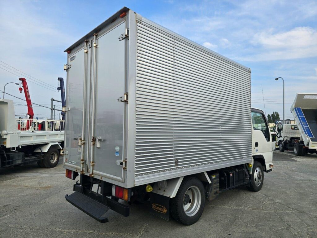 平成26年　いすゞ　エルフ　1.5トンアルミバン　4WD（車検令和7年11月）