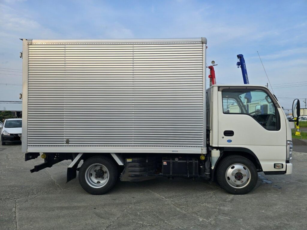 平成26年　いすゞ　エルフ　1.5トンアルミバン　4WD（車検令和7年11月）