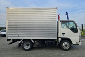 サムネイル: 平成26年　いすゞ　エルフ　1.5トンアルミバン　4WD（車検令和7年11月）
