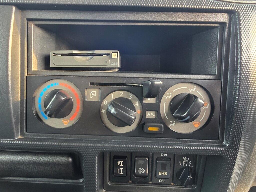 平成28年　日産　アトラス　1.15トンWキャブ　4WD　リヤヒーター・シングルタイヤ・小型貨物（4ナンバー）（車検令和7年10月）