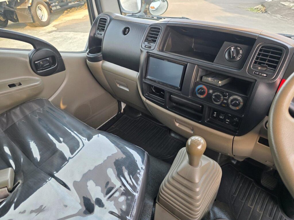 平成28年　日産　アトラス　1.15トンWキャブ　4WD　リヤヒーター・シングルタイヤ・小型貨物（4ナンバー）（車検令和7年10月）