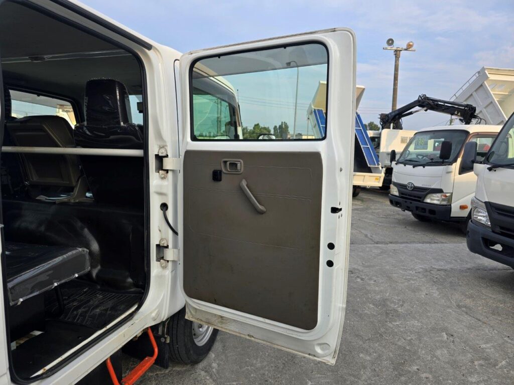 平成28年　日産　アトラス　1.15トンWキャブ　4WD　リヤヒーター・シングルタイヤ・小型貨物（4ナンバー）（車検令和7年10月）