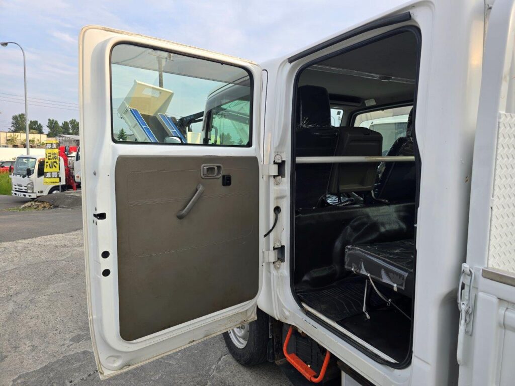 平成28年　日産　アトラス　1.15トンWキャブ　4WD　リヤヒーター・シングルタイヤ・小型貨物（4ナンバー）（車検令和7年10月）