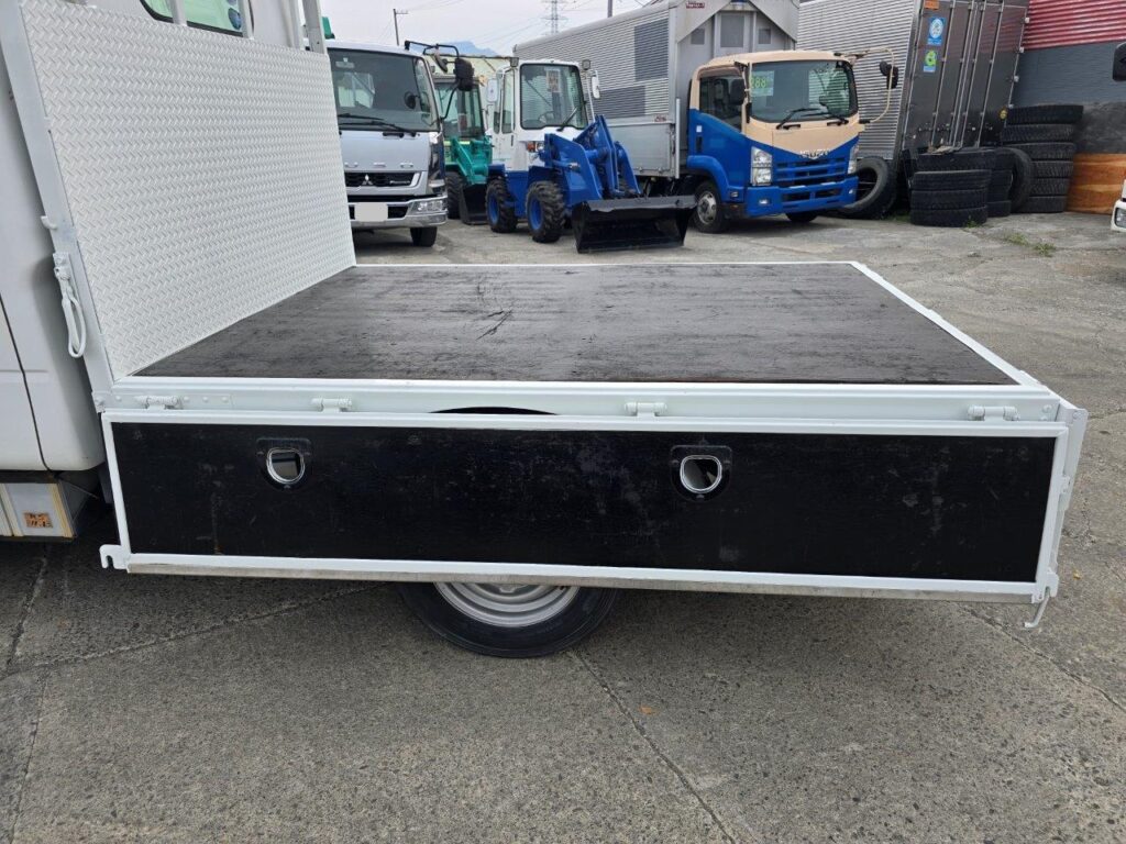平成28年　日産　アトラス　1.15トンWキャブ　4WD　リヤヒーター・シングルタイヤ・小型貨物（4ナンバー）（車検令和7年10月）