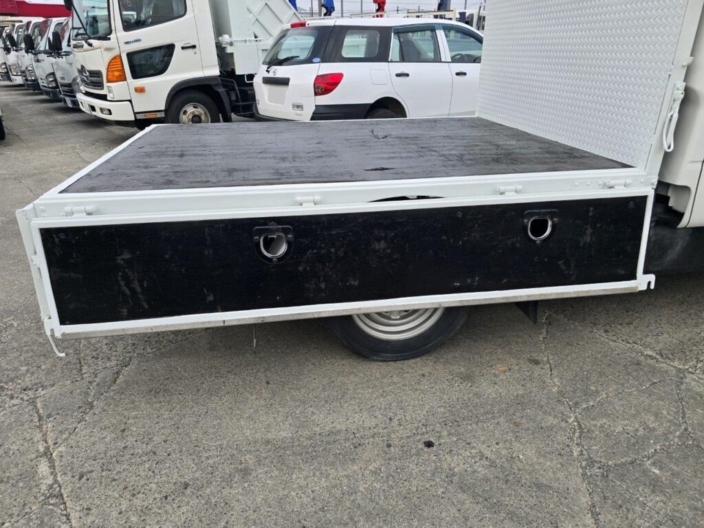 平成28年　日産　アトラス　1.15トンWキャブ　4WD　リヤヒーター・シングルタイヤ・小型貨物（4ナンバー）（車検令和7年10月）