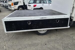 サムネイル: 平成28年　日産　アトラス　1.15トンWキャブ　4WD　リヤヒーター・シングルタイヤ・小型貨物（4ナンバー）（車検令和7年10月）