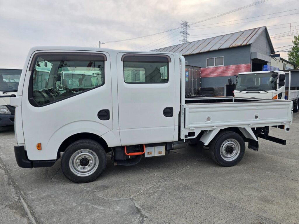 平成28年　日産　アトラス　1.15トンWキャブ　4WD　リヤヒーター・シングルタイヤ・小型貨物（4ナンバー）（車検令和7年10月）