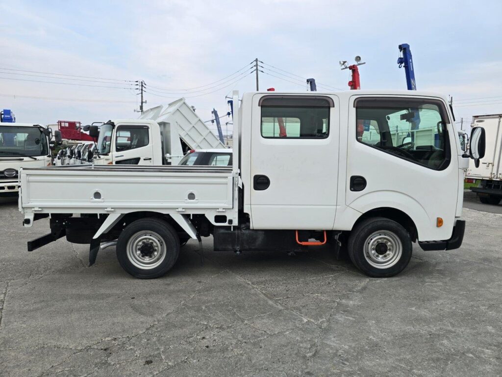 平成28年　日産　アトラス　1.15トンWキャブ　4WD　リヤヒーター・シングルタイヤ・小型貨物（4ナンバー）（車検令和7年10月）
