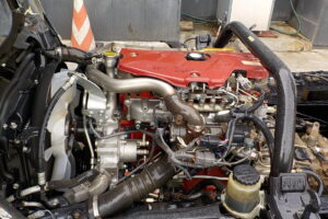 サムネイル: 平成24年　デュトロ 2ｔ深ダンプ 4ＷＤ　★土砂禁★観音開き★荷台内寸304㎝×158㎝×109㎝★車検令和7年11月★