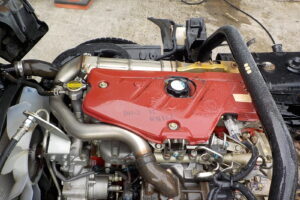 サムネイル: 平成24年　デュトロ 2ｔ深ダンプ 4ＷＤ　★土砂禁★観音開き★荷台内寸304㎝×158㎝×109㎝★車検令和7年11月★