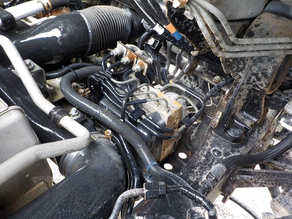 平成24年　デュトロ 2ｔ深ダンプ 4ＷＤ　★土砂禁★観音開き★荷台内寸304㎝×158㎝×109㎝★車検令和7年11月★