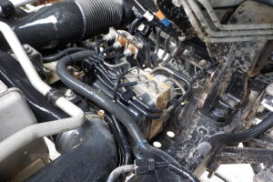 サムネイル: 平成24年　デュトロ 2ｔ深ダンプ 4ＷＤ　★土砂禁★観音開き★荷台内寸304㎝×158㎝×109㎝★車検令和7年11月★