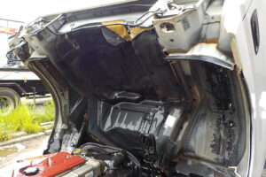 サムネイル: 平成24年　デュトロ 2ｔ深ダンプ 4ＷＤ　★土砂禁★観音開き★荷台内寸304㎝×158㎝×109㎝★車検令和7年11月★
