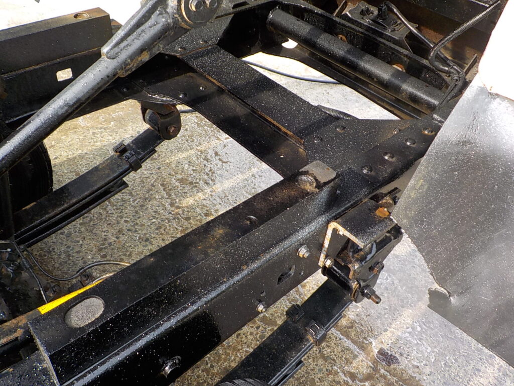 平成24年　デュトロ 2ｔ深ダンプ 4ＷＤ　★土砂禁★観音開き★荷台内寸304㎝×158㎝×109㎝★車検令和7年11月★
