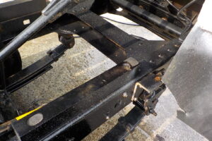 サムネイル: 平成24年　デュトロ 2ｔ深ダンプ 4ＷＤ　★土砂禁★観音開き★荷台内寸304㎝×158㎝×109㎝★車検令和7年11月★