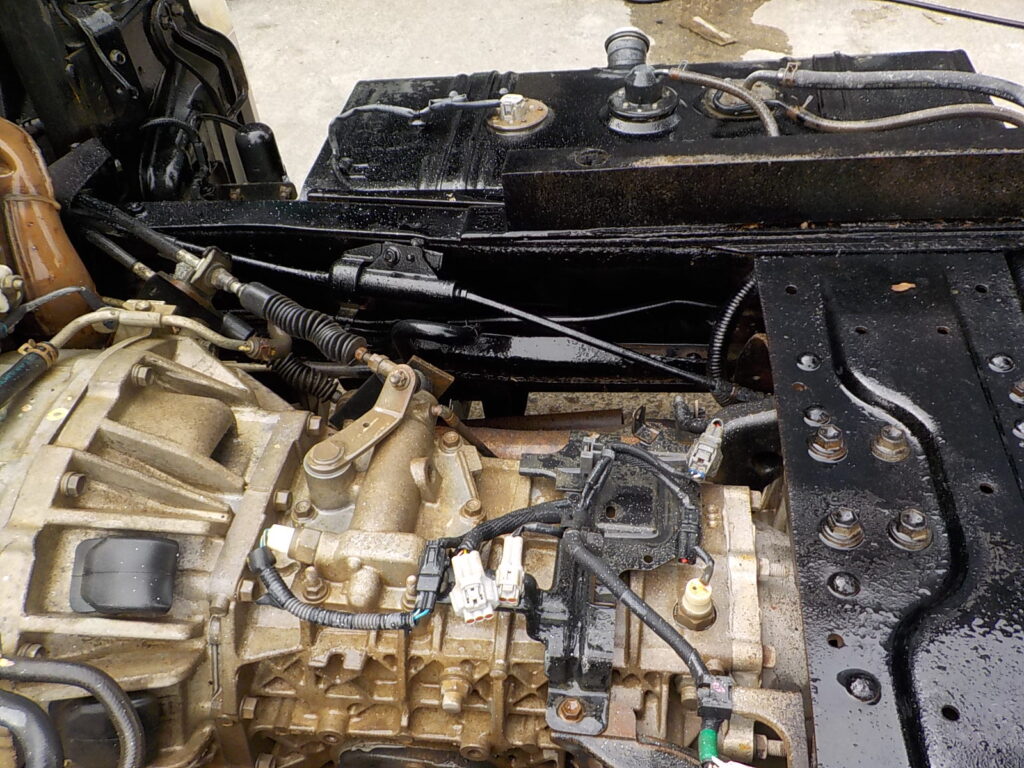 平成24年　デュトロ 2ｔ深ダンプ 4ＷＤ　★土砂禁★観音開き★荷台内寸304㎝×158㎝×109㎝★車検令和7年11月★