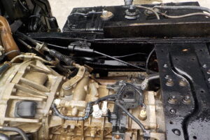 サムネイル: 平成24年　デュトロ 2ｔ深ダンプ 4ＷＤ　★土砂禁★観音開き★荷台内寸304㎝×158㎝×109㎝★車検令和7年11月★