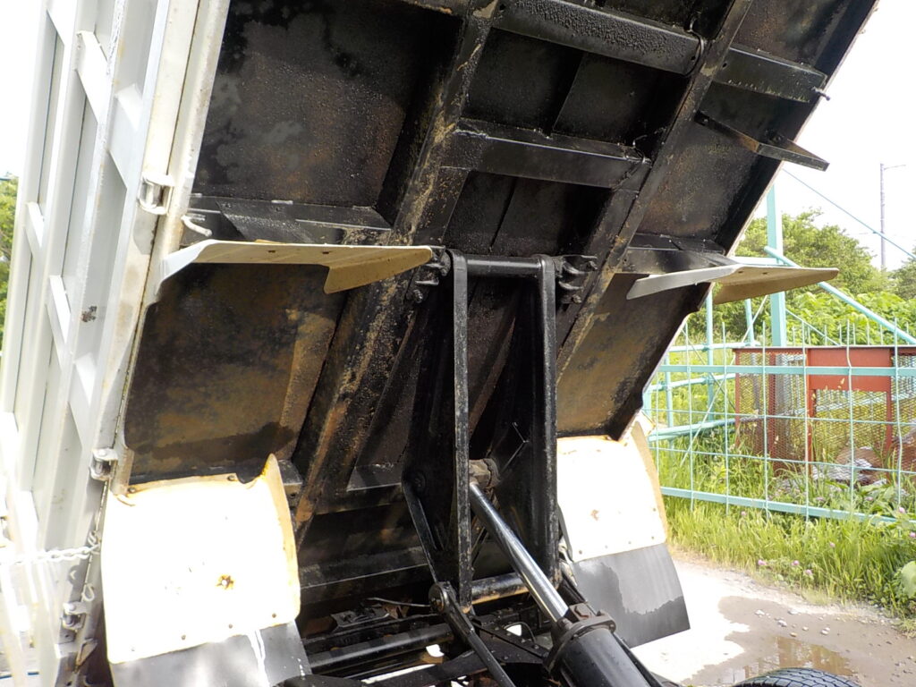 平成24年　デュトロ 2ｔ深ダンプ 4ＷＤ　★土砂禁★観音開き★荷台内寸304㎝×158㎝×109㎝★車検令和7年11月★