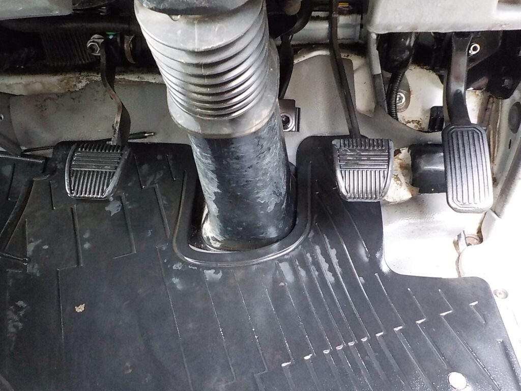 平成24年　デュトロ 2ｔ深ダンプ 4ＷＤ　★土砂禁★観音開き★荷台内寸304㎝×158㎝×109㎝★車検令和7年11月★