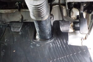 サムネイル: 平成24年　デュトロ 2ｔ深ダンプ 4ＷＤ　★土砂禁★観音開き★荷台内寸304㎝×158㎝×109㎝★車検令和7年11月★