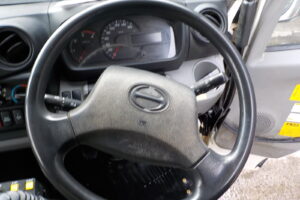 サムネイル: 平成24年　デュトロ 2ｔ深ダンプ 4ＷＤ　★土砂禁★観音開き★荷台内寸304㎝×158㎝×109㎝★車検令和7年11月★