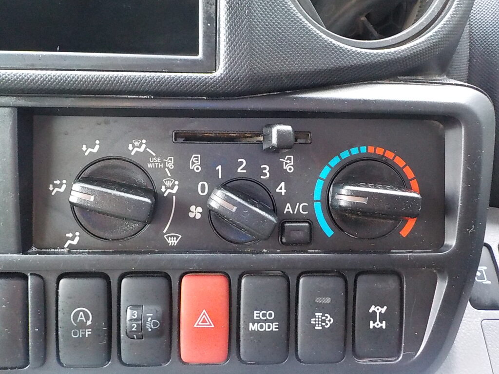 平成24年　デュトロ 2ｔ深ダンプ 4ＷＤ　★土砂禁★観音開き★荷台内寸304㎝×158㎝×109㎝★車検令和7年11月★