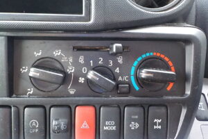サムネイル: 平成24年　デュトロ 2ｔ深ダンプ 4ＷＤ　★土砂禁★観音開き★荷台内寸304㎝×158㎝×109㎝★車検令和7年11月★
