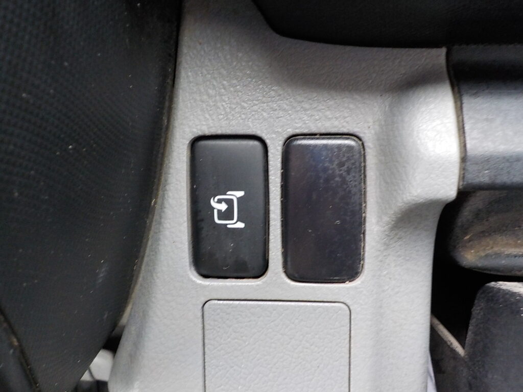 平成24年　デュトロ 2ｔ深ダンプ 4ＷＤ　★土砂禁★観音開き★荷台内寸304㎝×158㎝×109㎝★車検令和7年11月★