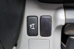 サムネイル: 平成24年　デュトロ 2ｔ深ダンプ 4ＷＤ　★土砂禁★観音開き★荷台内寸304㎝×158㎝×109㎝★車検令和7年11月★