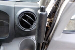 サムネイル: 平成24年　デュトロ 2ｔ深ダンプ 4ＷＤ　★土砂禁★観音開き★荷台内寸304㎝×158㎝×109㎝★車検令和7年11月★