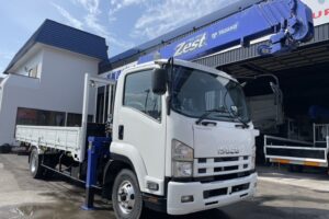サムネイル: 平成25年　いすゞフォワード４トン５段クレーンロング 差し違いアウトリガー ラジコン