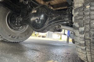 サムネイル: 平成25年　いすゞフォワード４トン５段クレーンロング 差し違いアウトリガー ラジコン
