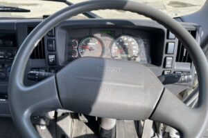 サムネイル: 平成25年　いすゞフォワード４トン５段クレーンロング 差し違いアウトリガー ラジコン