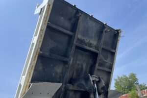 サムネイル: 平成24年　レンジャー４トンダンプ　検令和7年11月　フル装備　６MT