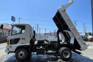 サムネイル: 平成24年　レンジャー４トンダンプ　荷台・下廻り塗装済み　検令和7年11月　フル装備　６MT