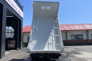 サムネイル: 平成24年　レンジャー４トンダンプ　荷台・下廻り塗装済み　検令和7年11月　フル装備　６MT