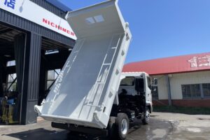 サムネイル: 平成24年　レンジャー４トンダンプ　荷台・下廻り塗装済み　検令和7年11月　フル装備　６MT
