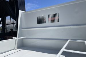 サムネイル: 平成24年　レンジャー４トンダンプ　荷台・下廻り塗装済み　検令和7年11月　フル装備　６MT