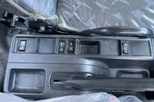 サムネイル: 平成24年　レンジャー４トンダンプ　荷台・下廻り塗装済み　検令和7年11月　フル装備　６MT