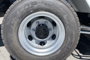サムネイル: 平成24年　レンジャー４トンダンプ　荷台・下廻り塗装済み　検令和7年11月　フル装備　６MT