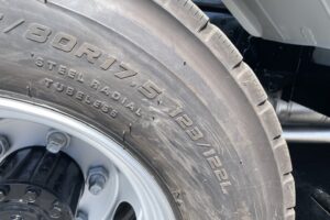 サムネイル: 平成24年　レンジャー４トンダンプ　荷台・下廻り塗装済み　検令和7年11月　フル装備　６MT