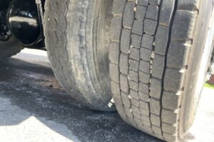 サムネイル: 平成24年　レンジャー４トンダンプ　荷台・下廻り塗装済み　検令和7年11月　フル装備　６MT
