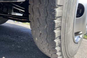 サムネイル: 平成24年　レンジャー４トンダンプ　荷台・下廻り塗装済み　検令和7年11月　フル装備　６MT
