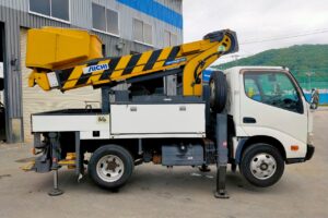 サムネイル: 平成２５年　ダイナ9.9ｍ高所作業車　★ＦＲＰバケット